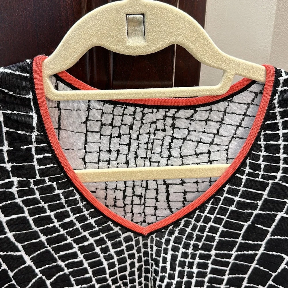 Women’s top. V-neck. Reversible. - Picture 2 of 5